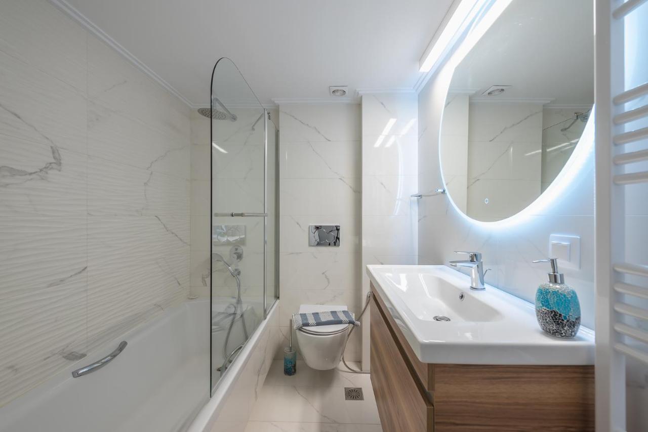 The Luxury By Cloudkeys Apartment